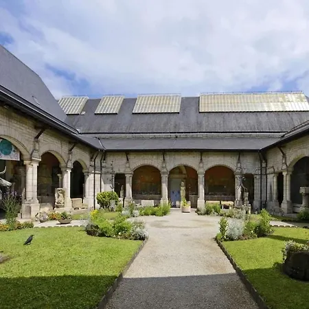 Logis 8 St Front Urbain Appartement