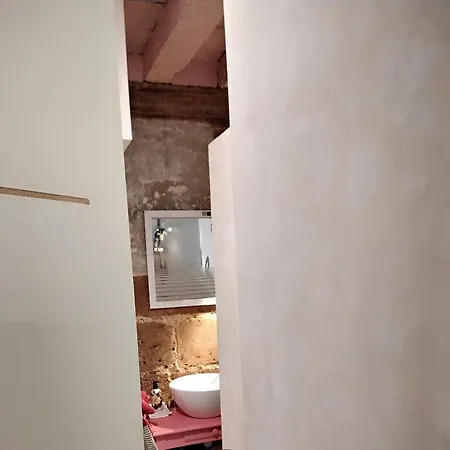 Logis 8 St Front Urbain 公寓