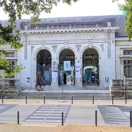 Logis 8 St Front Urbain *